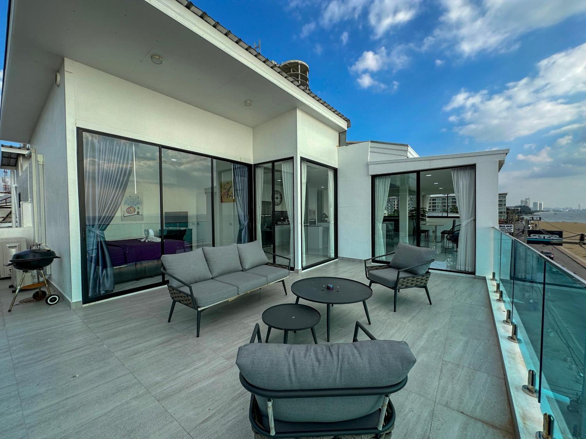 Stunning Beachfront View Luxurious Apartment 40 Джомтиен Бийч Екстериор снимка
