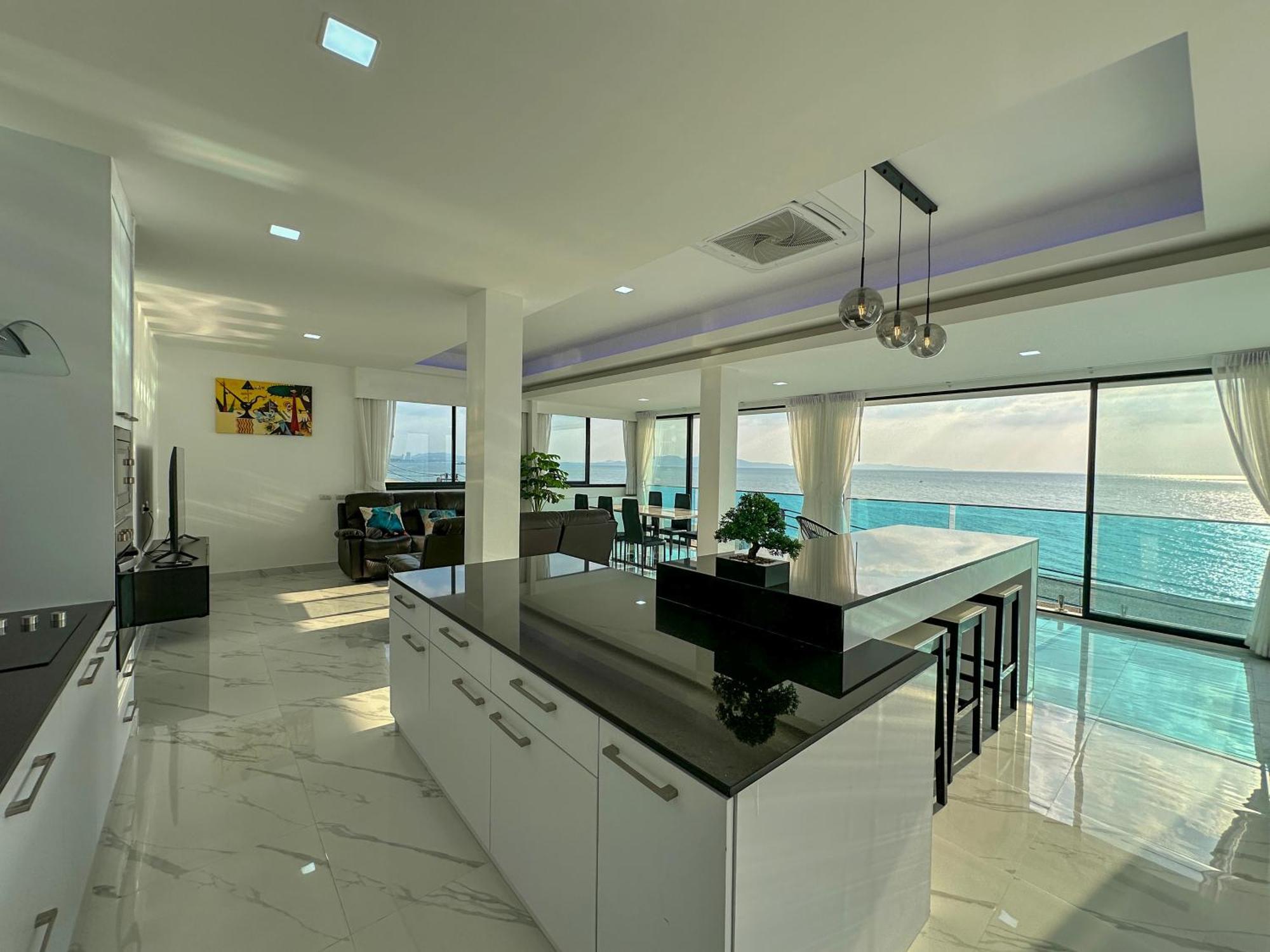 Stunning Beachfront View Luxurious Apartment 40 Джомтиен Бийч Екстериор снимка