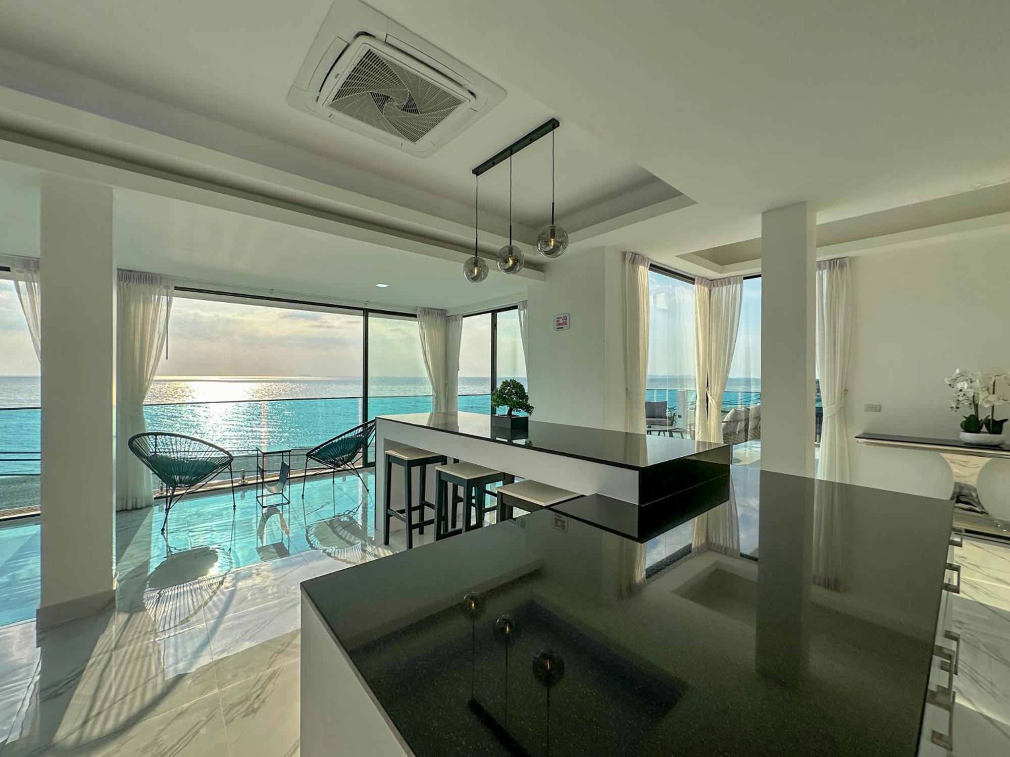 Stunning Beachfront View Luxurious Apartment 40 Джомтиен Бийч Екстериор снимка