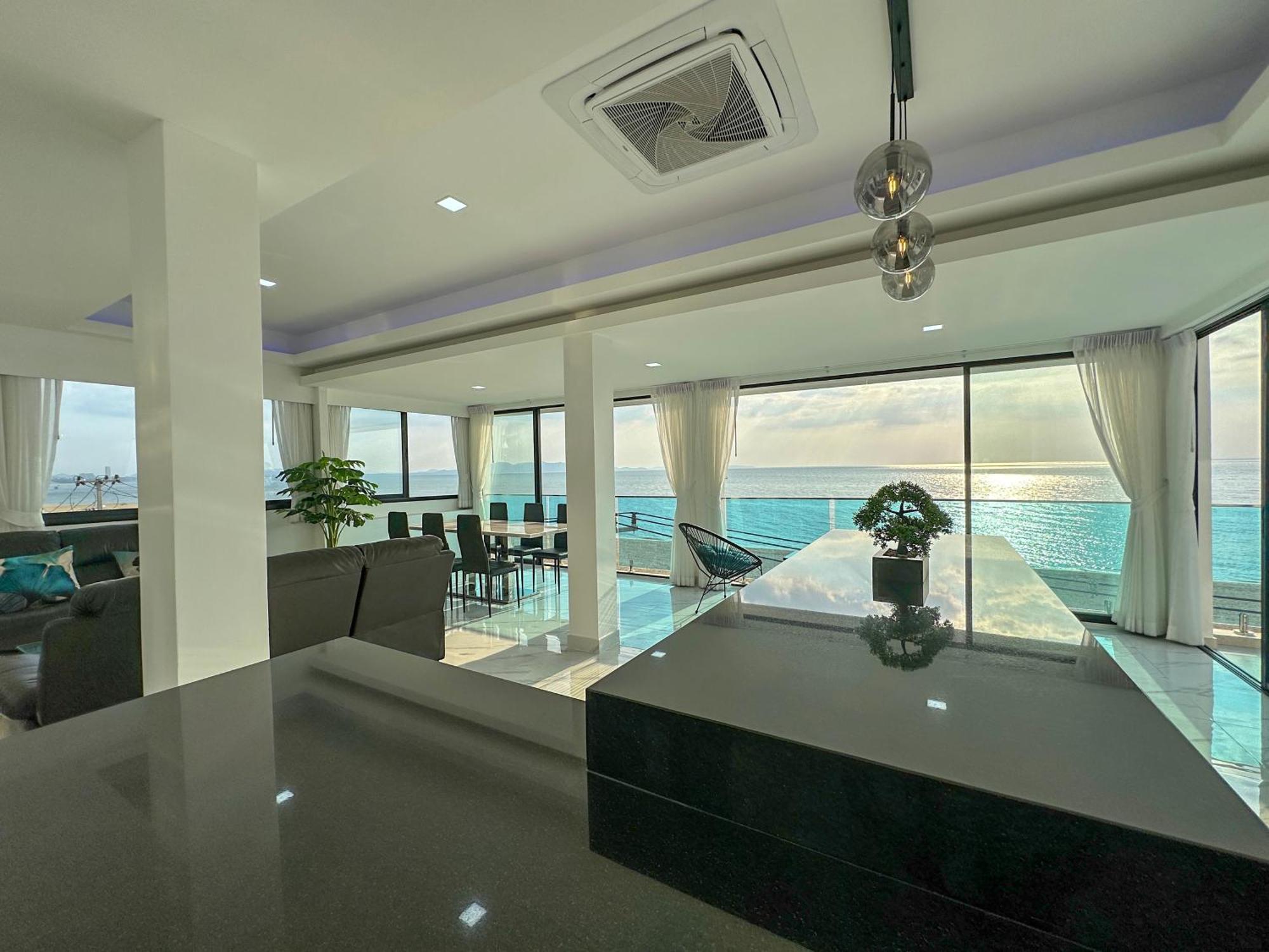 Stunning Beachfront View Luxurious Apartment 40 Джомтиен Бийч Екстериор снимка