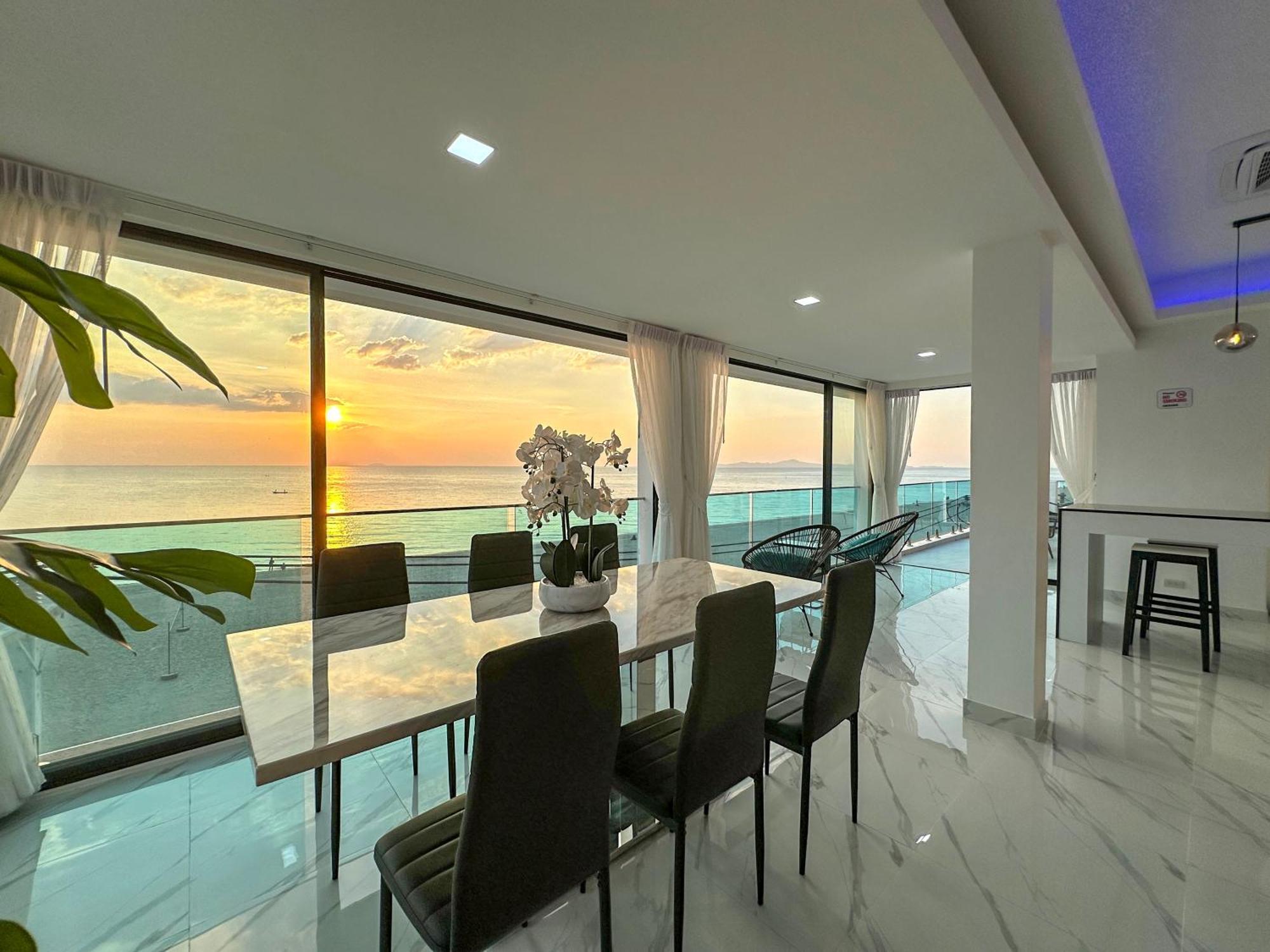 Stunning Beachfront View Luxurious Apartment 40 Джомтиен Бийч Екстериор снимка