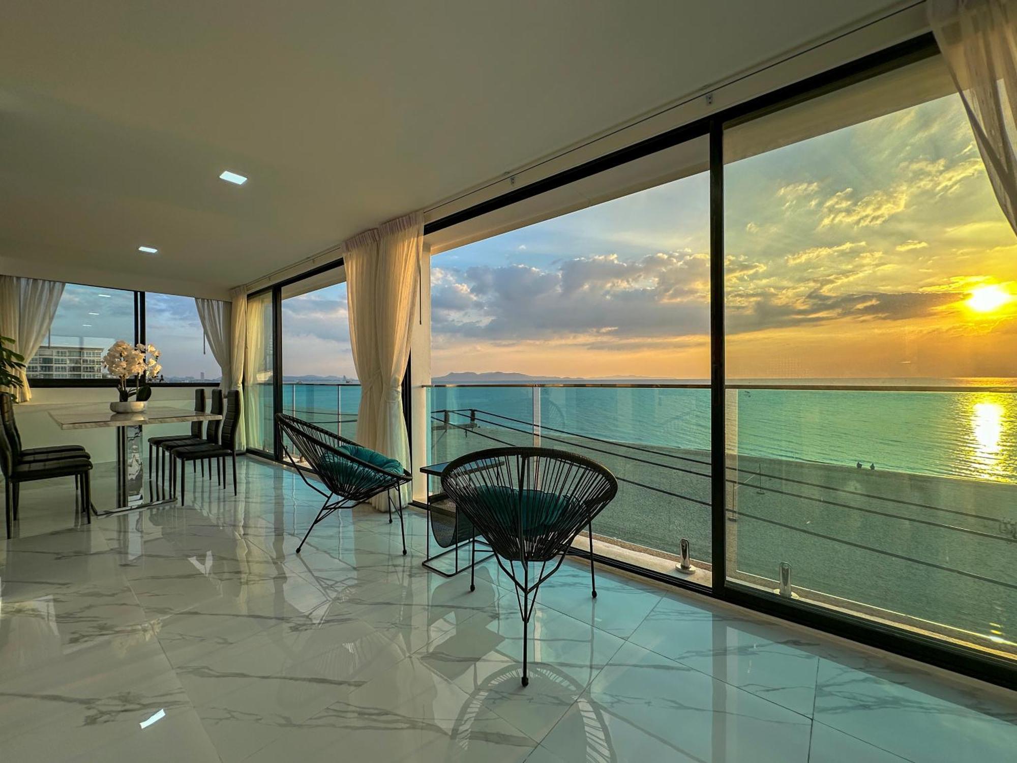 Stunning Beachfront View Luxurious Apartment 40 Джомтиен Бийч Екстериор снимка